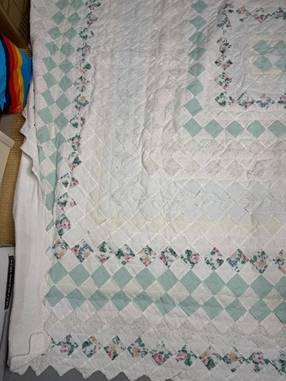 Vintage Handmade Floral Quilt Green White Patchwork Full Queen Scalloped Edges C